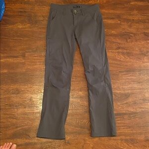 PRANA  Dark Gray Convertible Climbing/Hiking Capri/Pants Size 2 🏔️